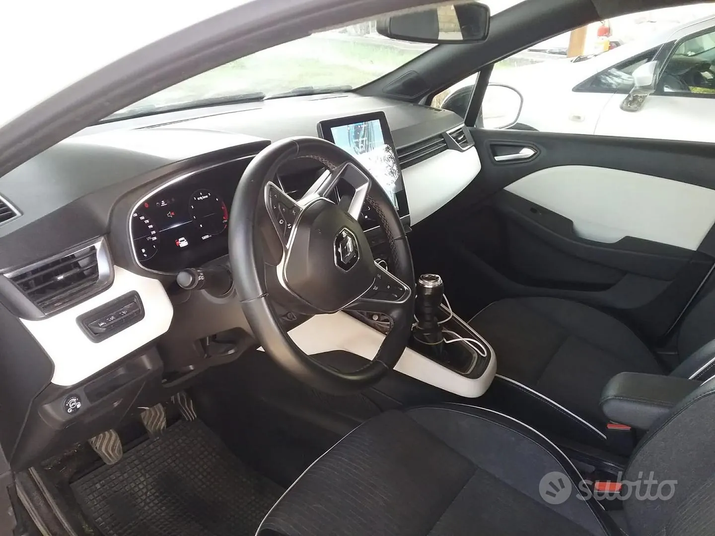 Renault Clio 2023 photo 2