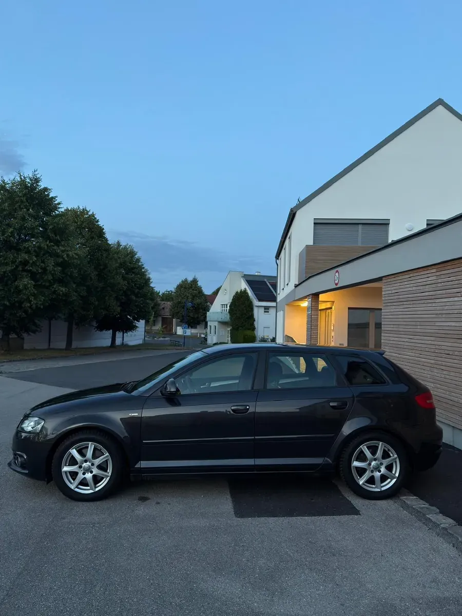 Audi A3 2010 photo 2