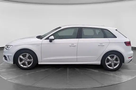 Audi A3 2016 photo 2