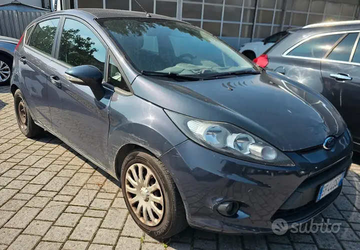 Ford Fiesta 2011 photo 2