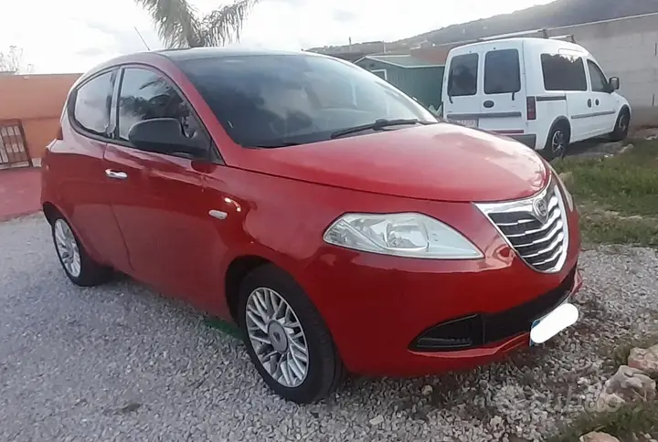 Lancia Ypsilon 2012 photo 2