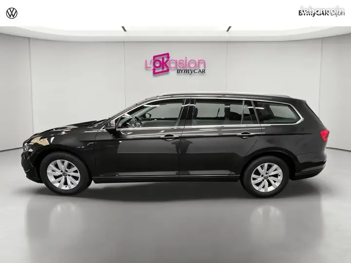 Volkswagen Passat 2023 photo 2