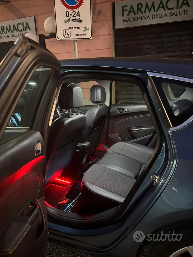 Opel Astra J 2014 photo 3