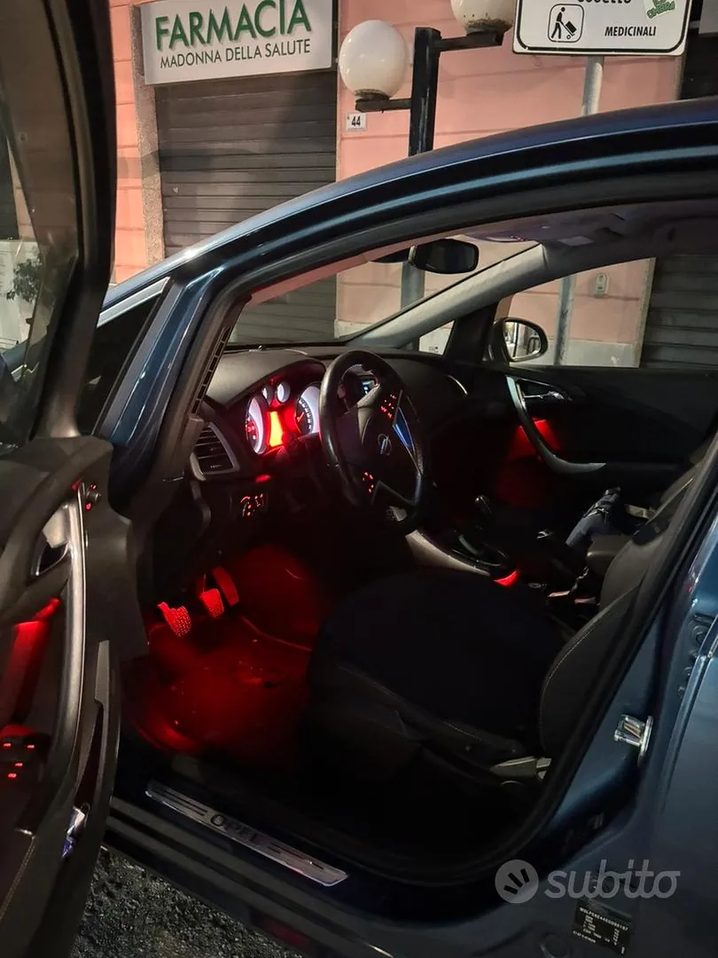 Opel Astra J 2014 photo 2