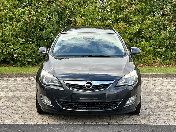 Opel Astra 2012 photo 2