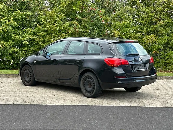 Opel Astra 2012 photo 4