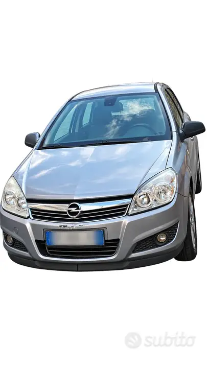 Opel Astra 2010 photo 2