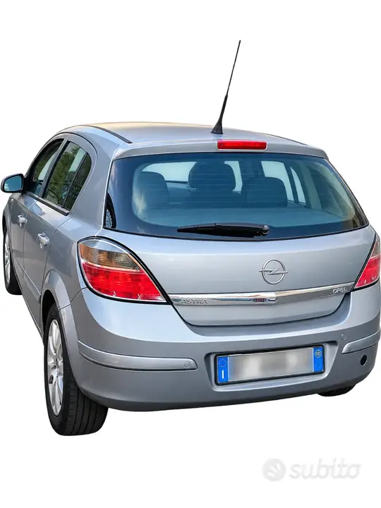 Opel Astra 2010 photo 4