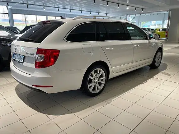 Skoda Superb 2015 photo 4