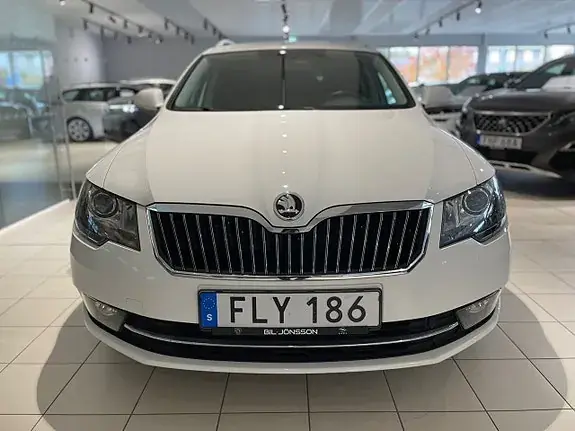 Skoda Superb 2015 photo 2