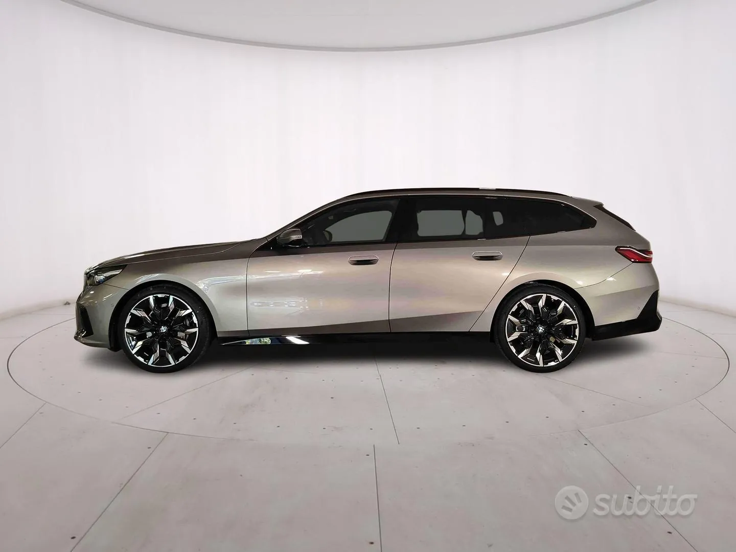 BMW 5 Series 2023 photo 3