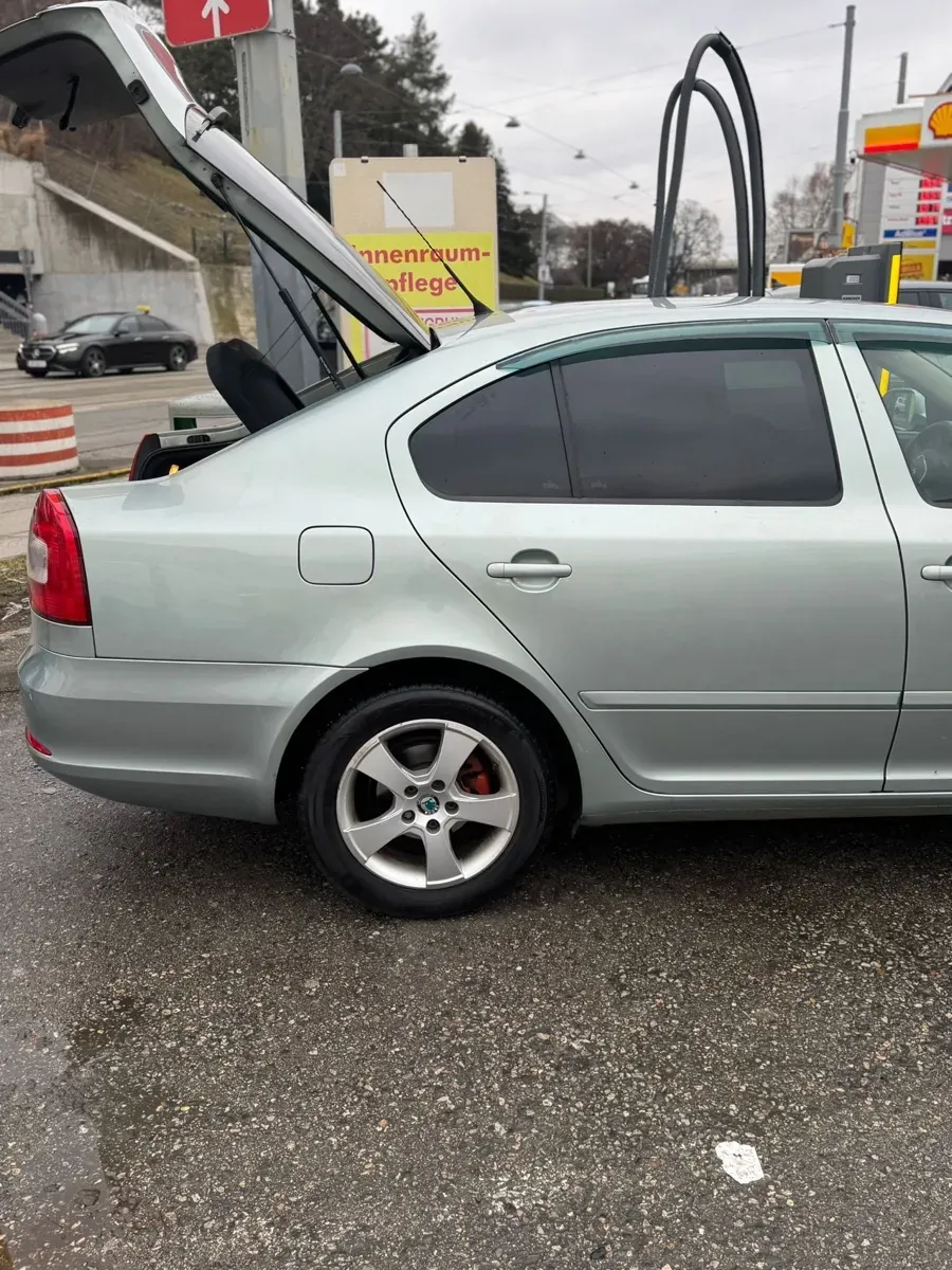 Skoda Octavia 2009 photo 3