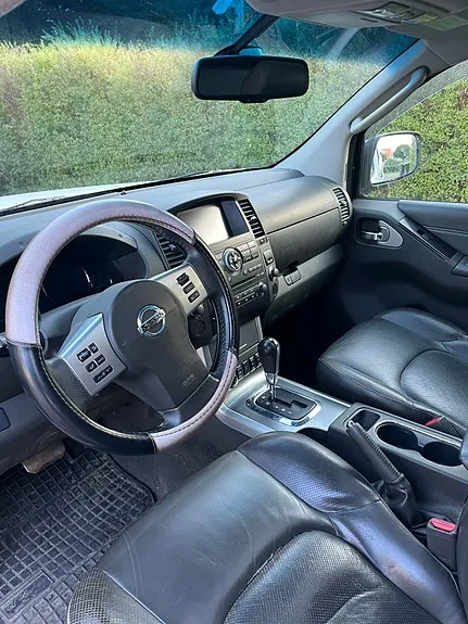 Nissan Navara 2012 photo 2