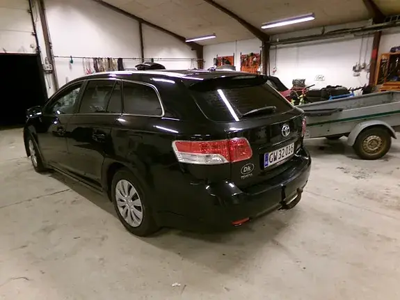 Toyota Avensis 2012 photo 4