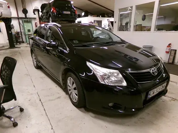 Toyota Avensis 2012 photo 2