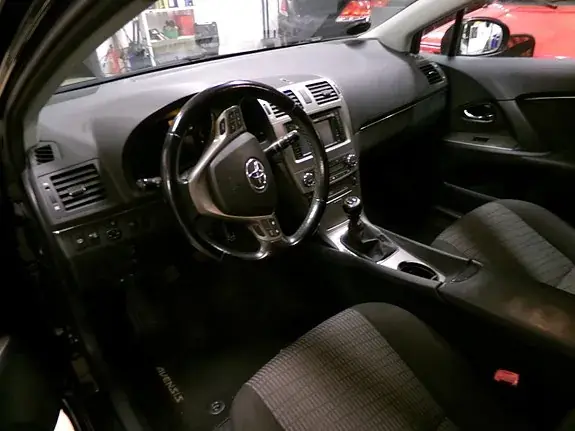 Toyota Avensis 2012 photo 5