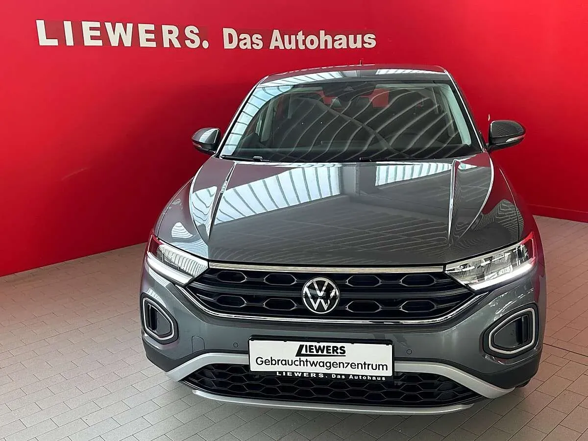 Volkswagen T-Roc 2023 photo 2