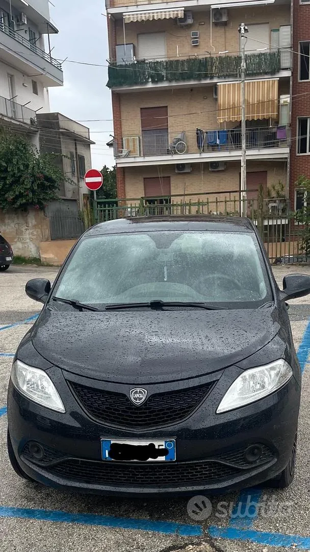 Lancia Ypsilon