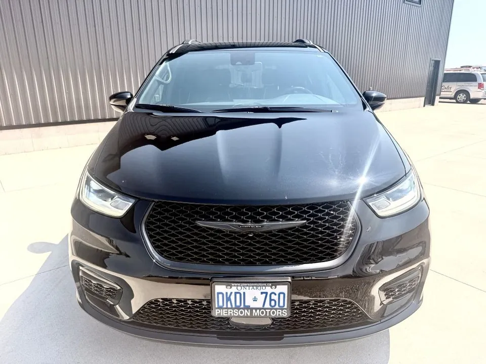 Chrysler Pacifica 2024 photo 2