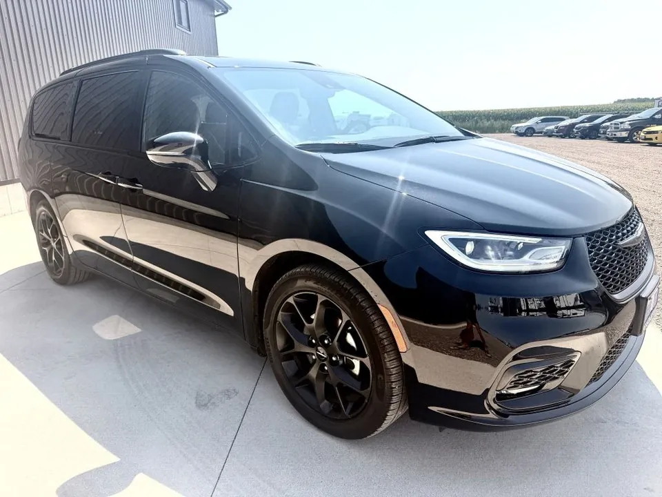 Chrysler Pacifica 2024 photo 3