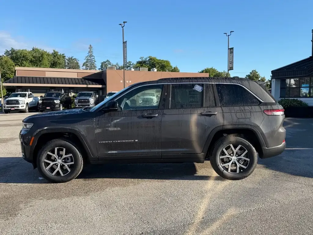 Jeep Grand Cherokee 2026 photo 4