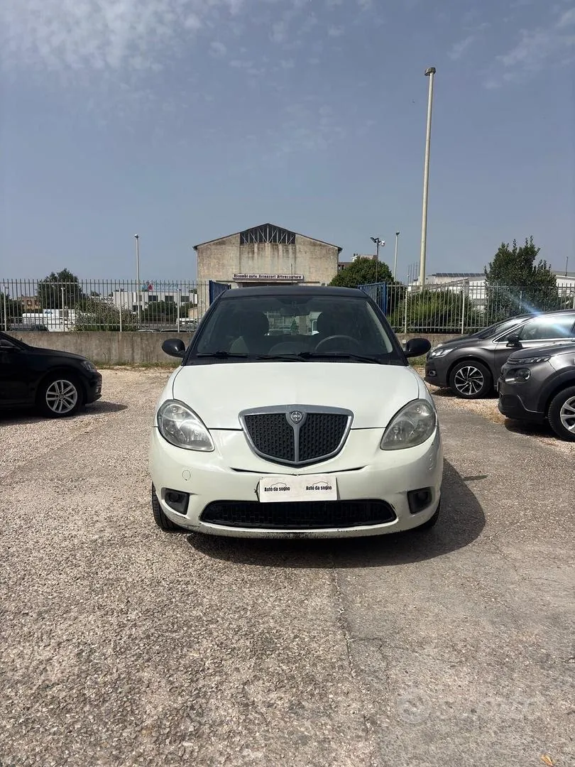Lancia Ypsilon