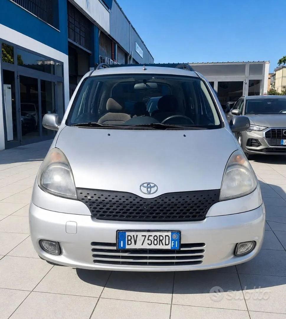 Toyota Yaris Verso 2001 photo 2