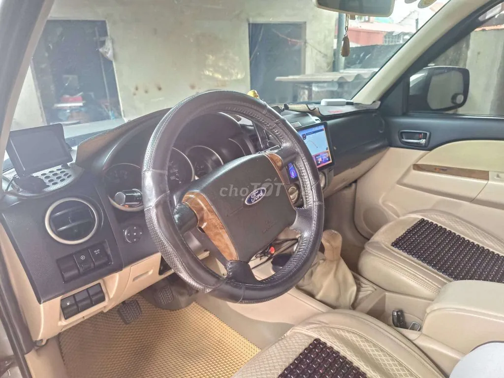 Ford Everest 2011 photo 3