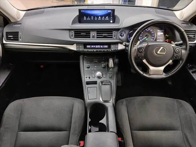 Toyota Ct200H 2018 photo 3