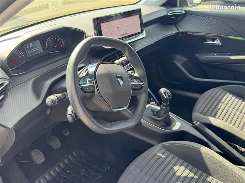 Peugeot 208 2024 photo 3