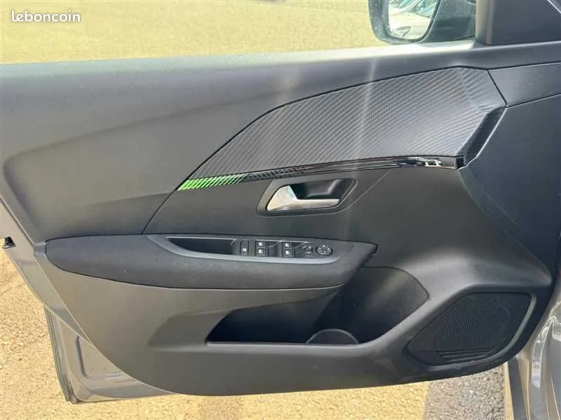 Peugeot 208 2024 photo 4