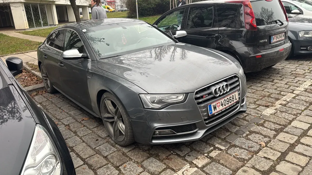 Audi A5 2012 photo 2