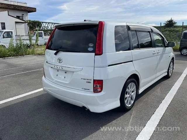 Toyota Isis 2010 photo 4