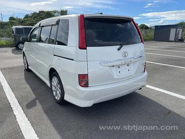 Toyota Isis 2010 photo 3
