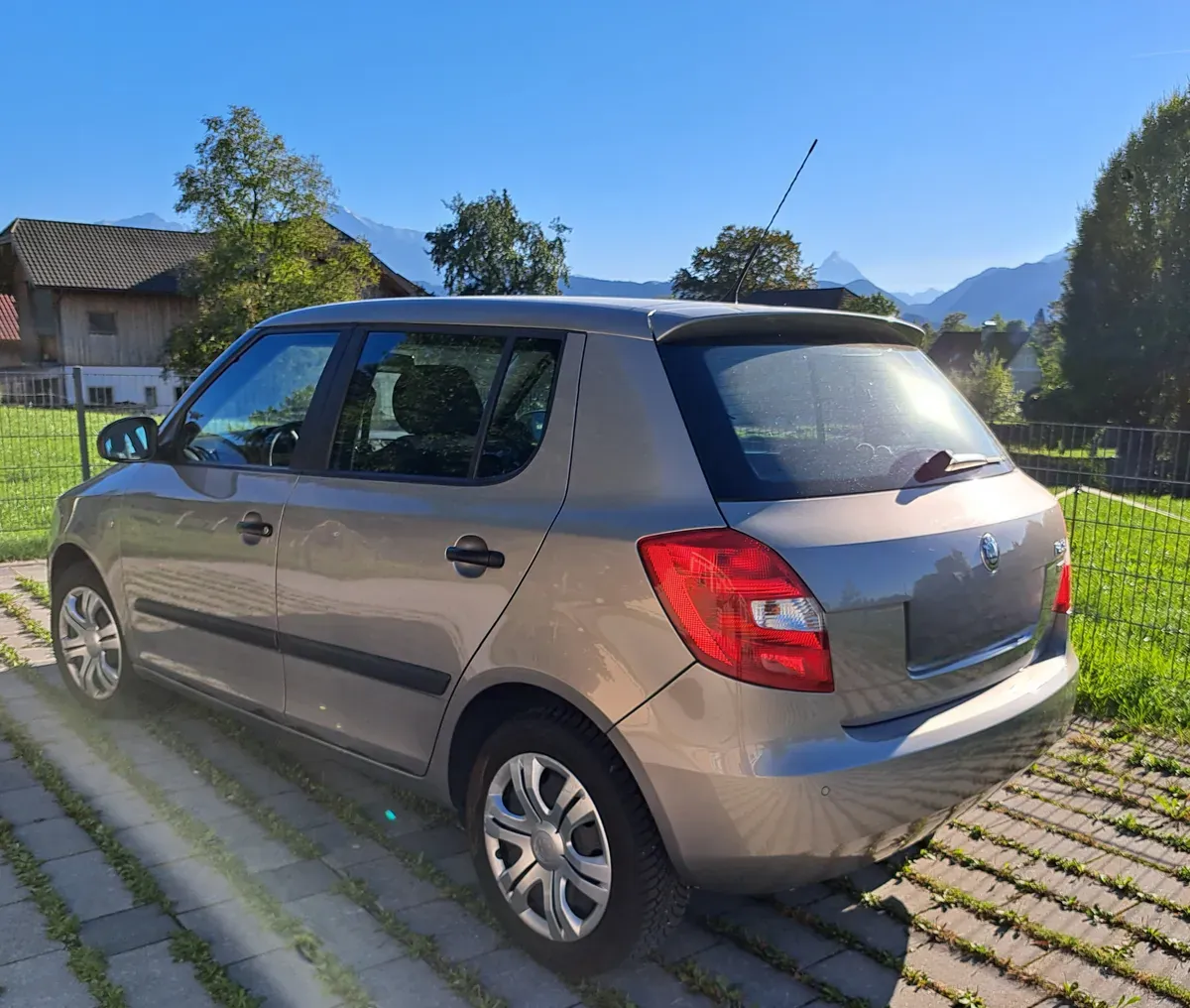 Skoda Fabia 2011 photo 2