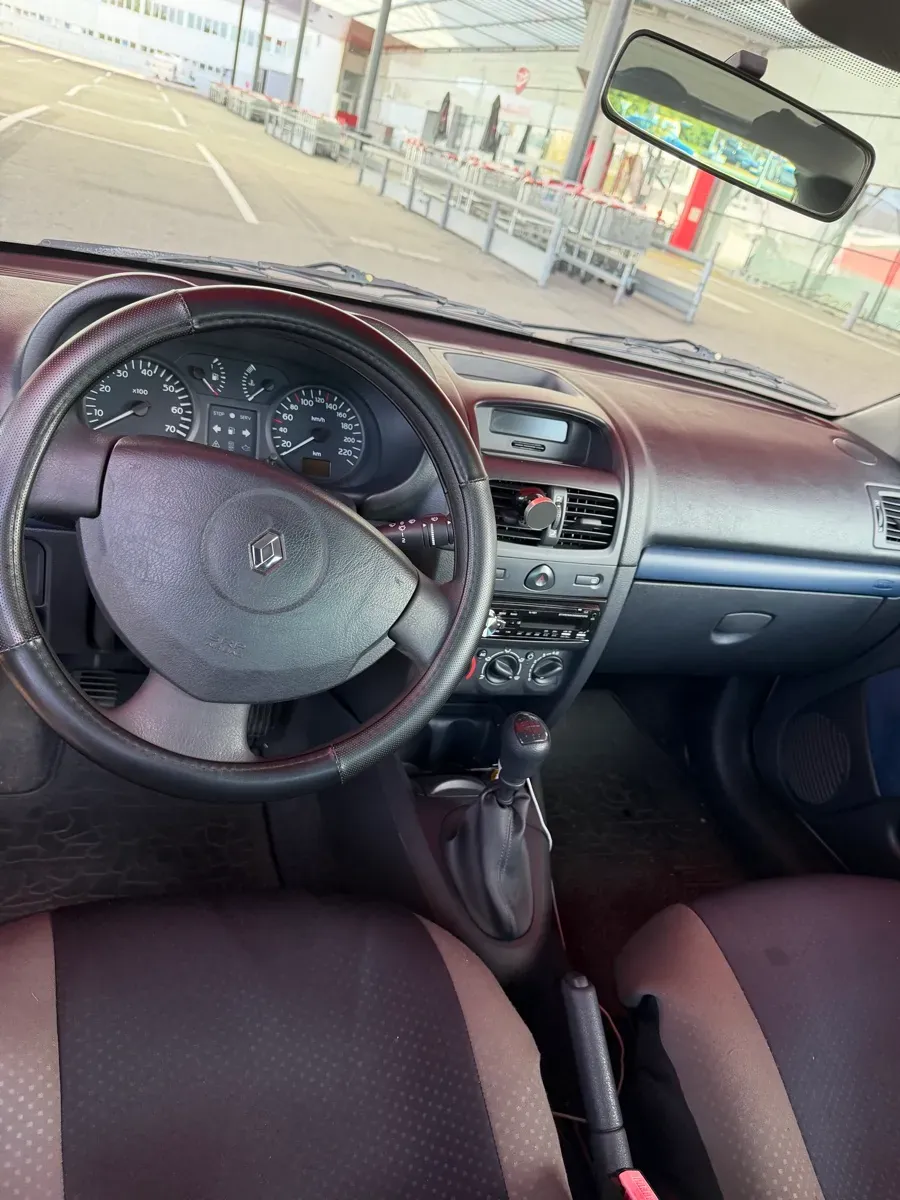 Renault Clio 2001 photo 2