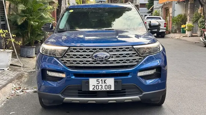 Ford Explorer photo 2