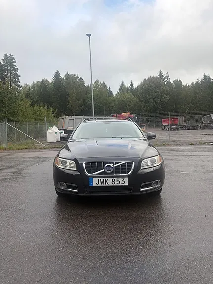 Volvo V70 2010 photo 2