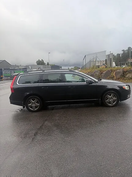 Volvo V70 2010 photo 3