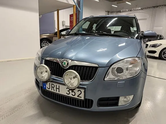 Skoda Fabia 2010 photo 2