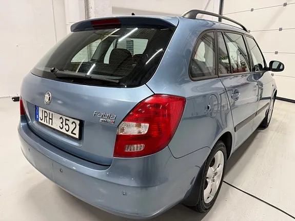 Skoda Fabia 2010 photo 4