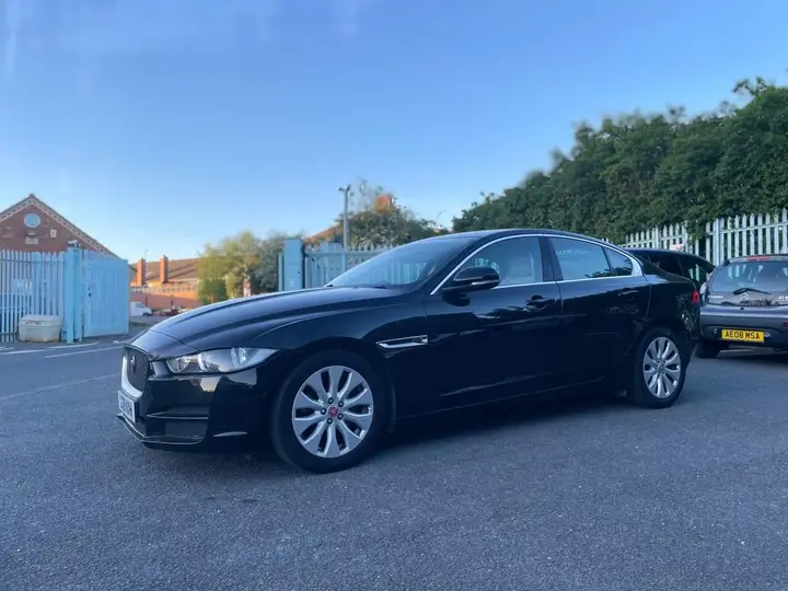 Jaguar Xe 2018 photo 5