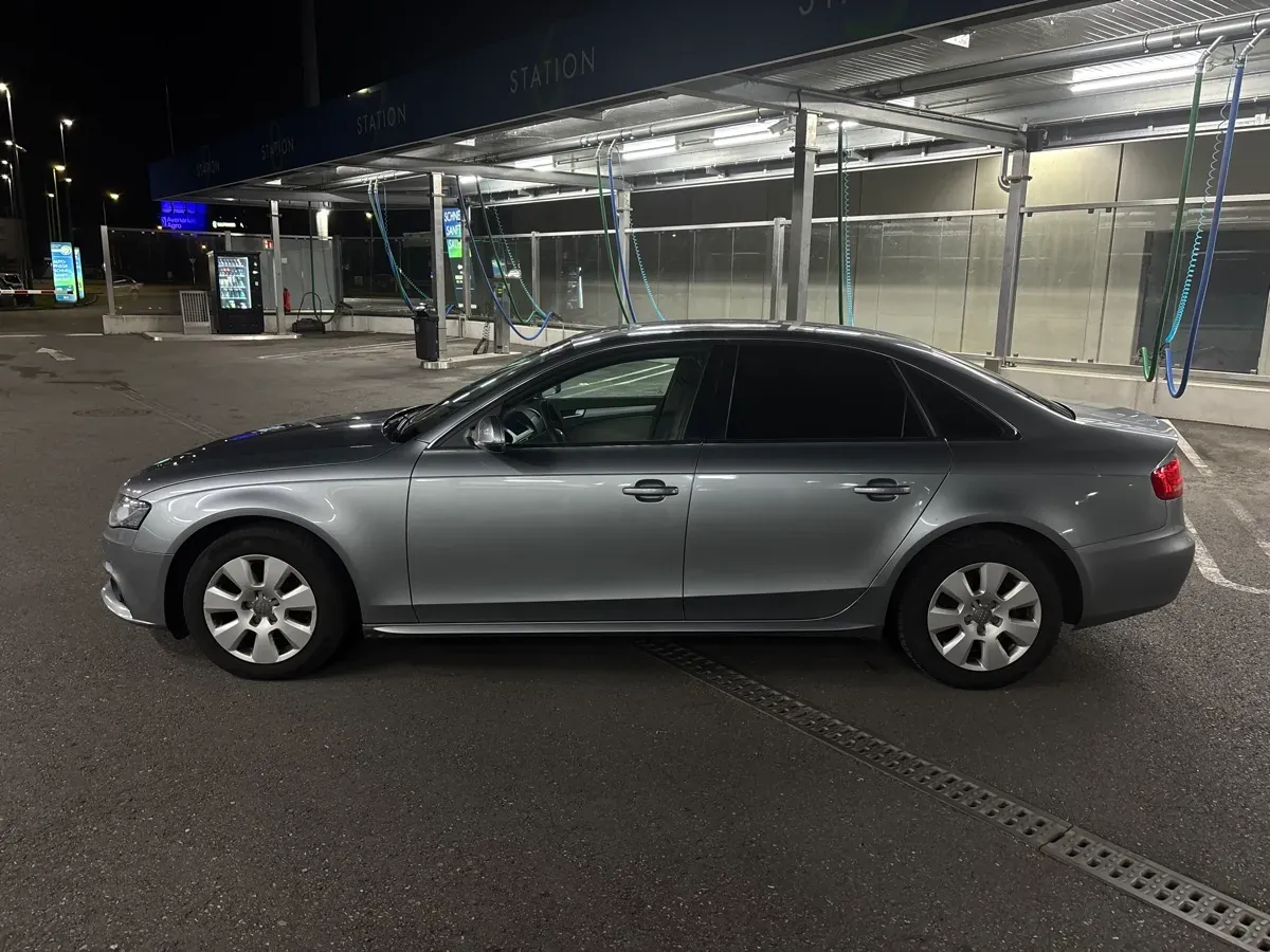 Audi A4 2011 photo 3