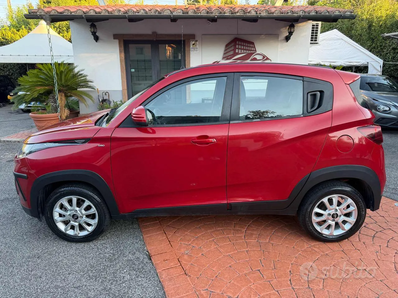 Mahindra Kuv100 2018 photo 2