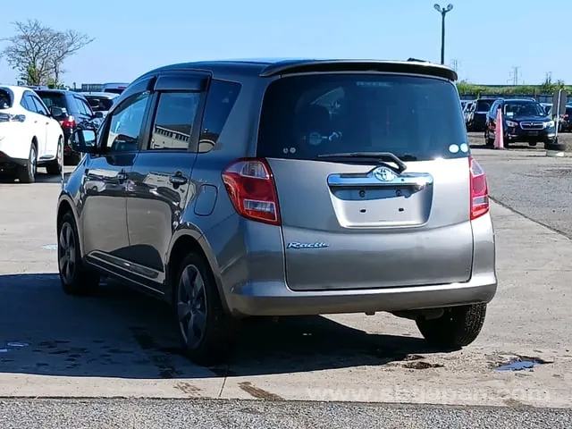 Toyota Ractis 2007 photo 5