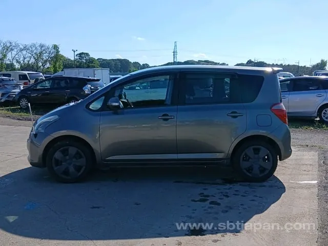 Toyota Ractis 2007 photo 4