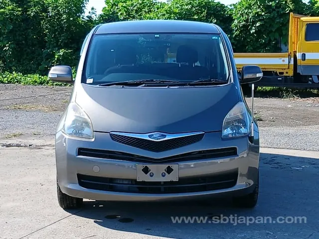Toyota Ractis 2007 photo 2