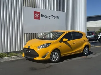 Toyota Aqua 2018 photo 2