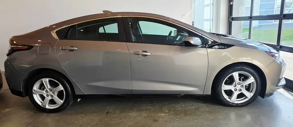 Chevrolet Volt 2017 photo 2