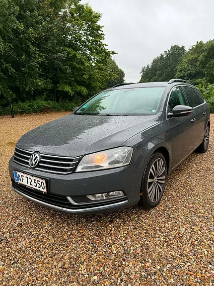 Volkswagen Passat 2011 photo 2